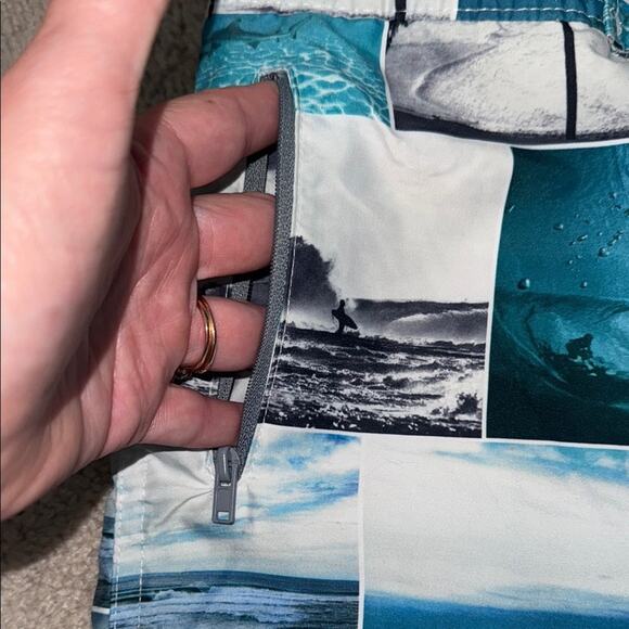 Body Glove Mesh Lined Blue and White Beachy Swim Trunks Board Shorts Youth XL - Picture 3 of 7